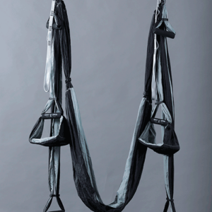 סולם יעקב 2017 עם כריות אפור שחור